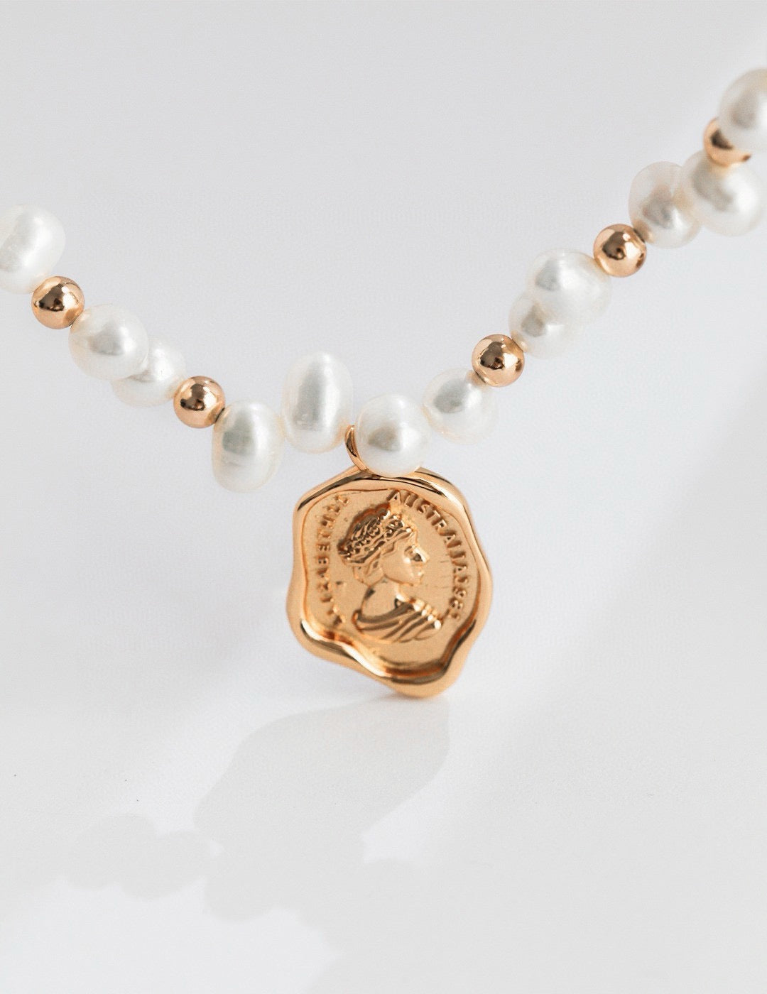 Royal Seal Pearl Necklace