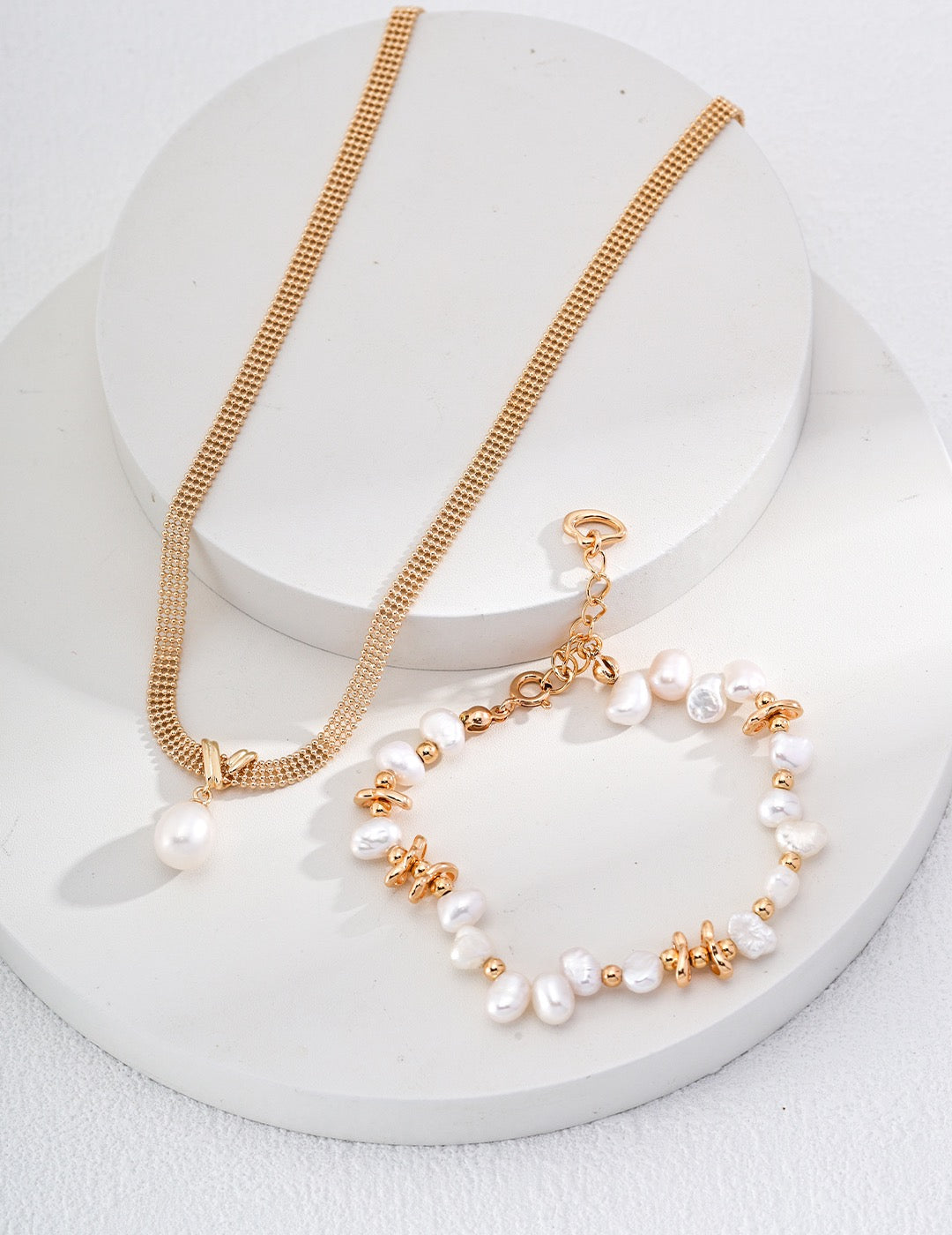 Luxurious Pearl Necklace