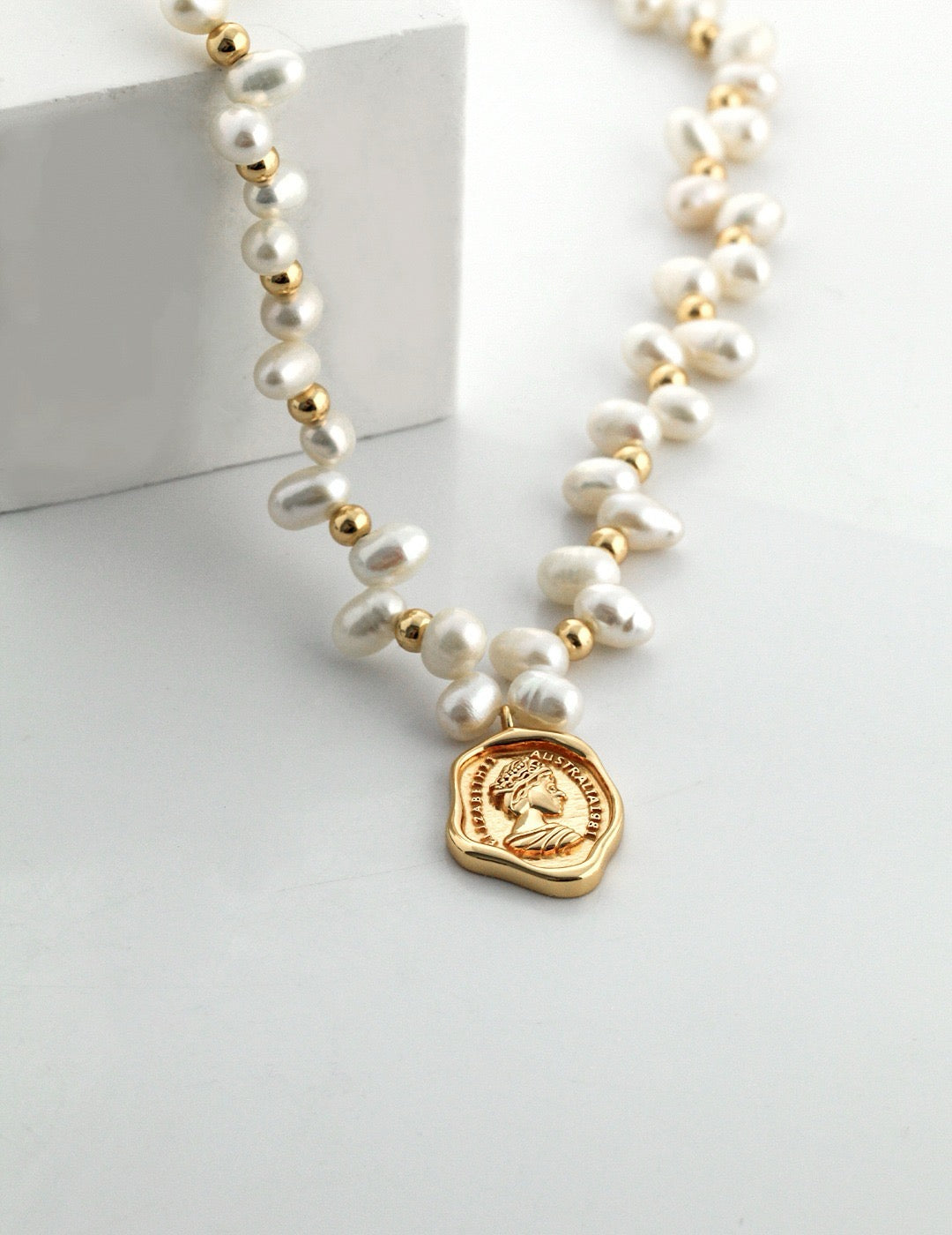 Royal Seal Pearl Necklace