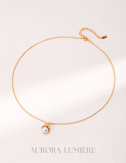 Luminous Pearl Pendant Necklace