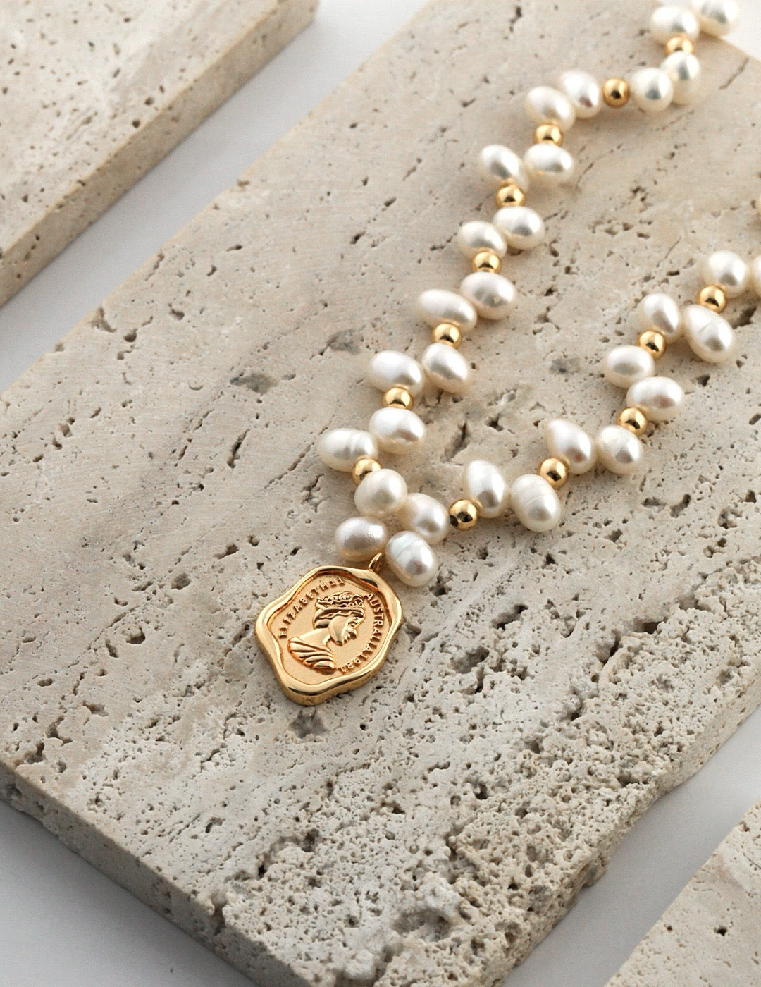 Royal Seal Pearl Necklace