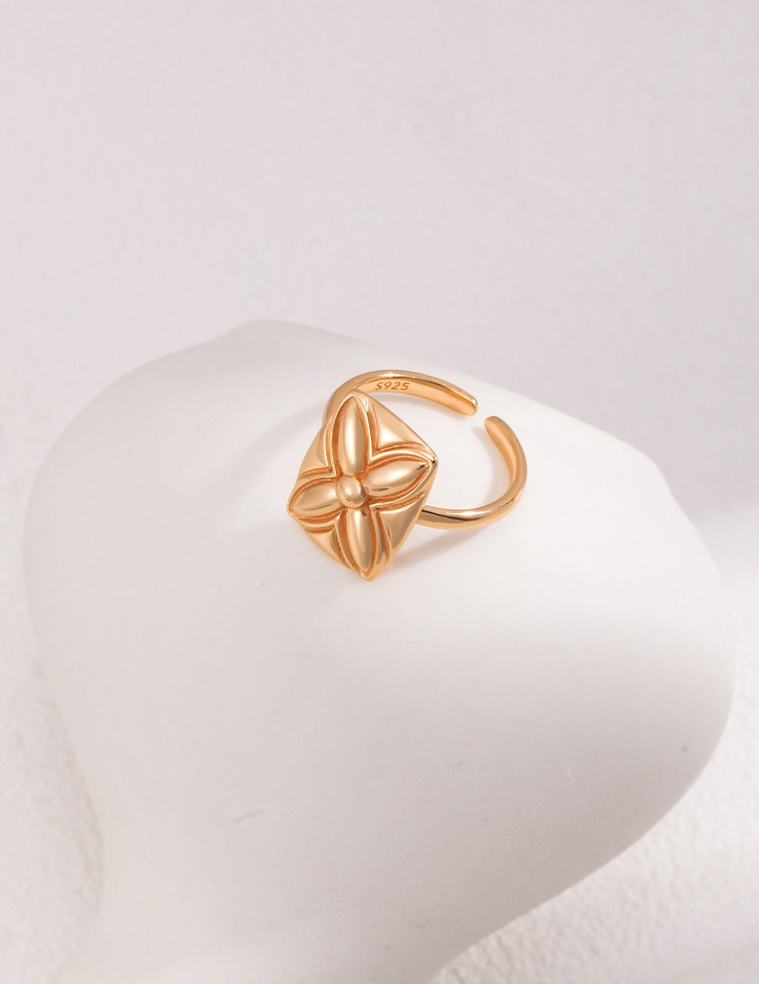 Fortune Clover Ring