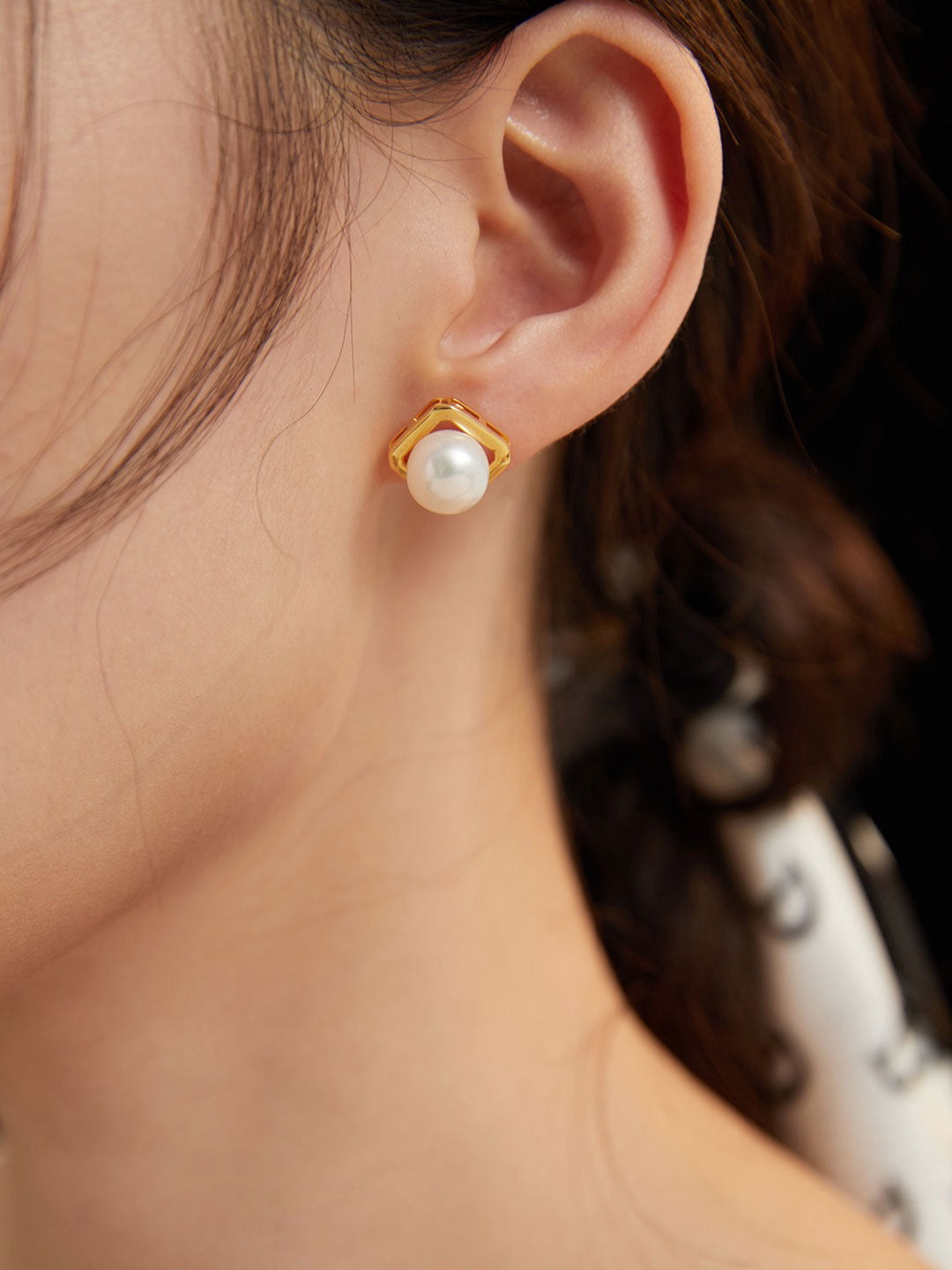 Classic Gold Frame Pearls Earrings