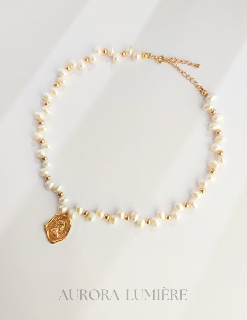 Royal Seal Pearl Necklace