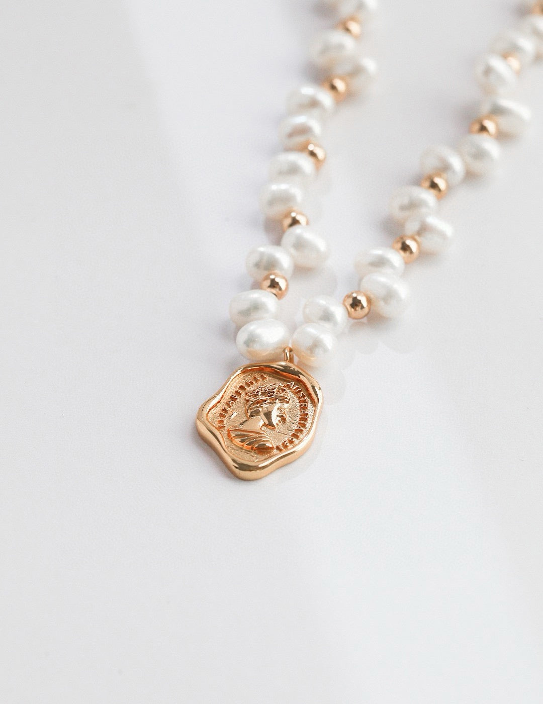 Royal Seal Pearl Necklace